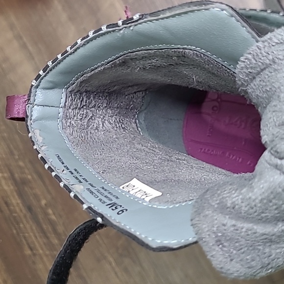 J-41 Gray Black Vegan Textile Upper Faux Fur Jeep Traction Sole Boots Sz 9.5M - Picture 10 of 10